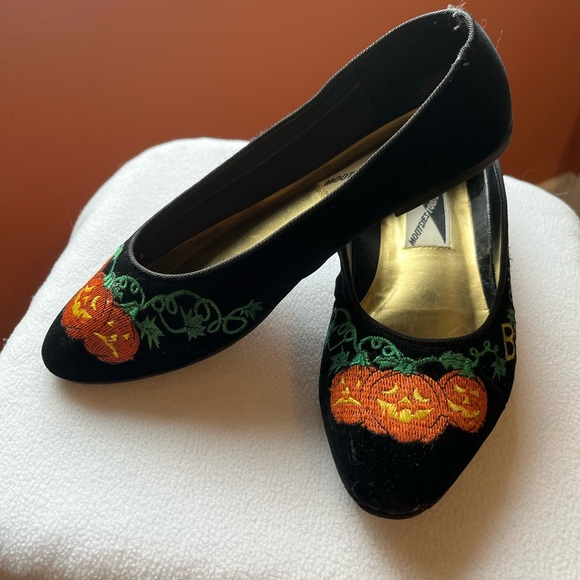 Vintage Mootsies Tootsies Halloween Velvet Flats Size 8.5 - Picture 2 of 10